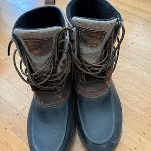 Sperry rubber rain boots